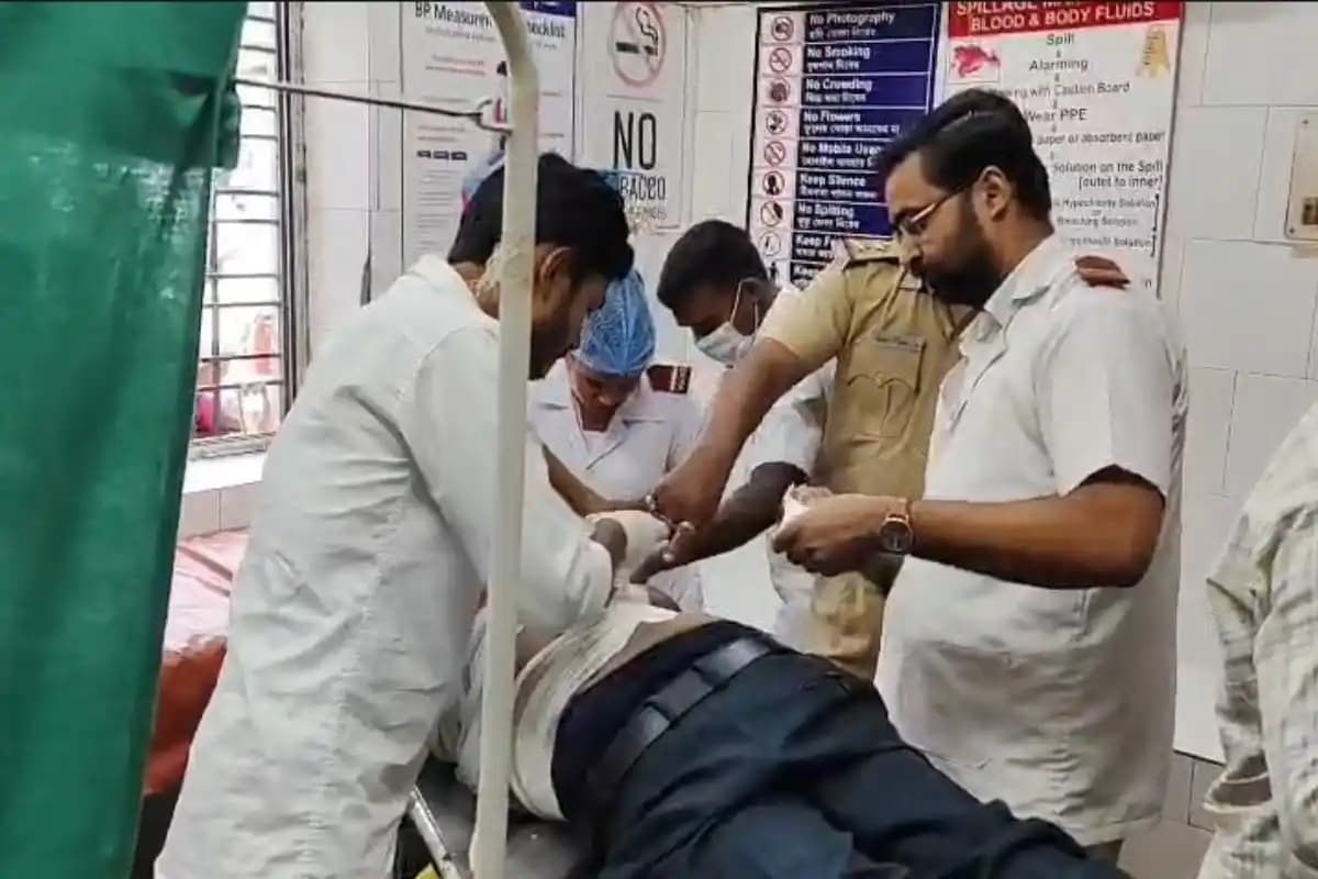 उत्तर दिनाजपुर के इस्लामपुर में स्कूल जा रहे प्राथमिक शिक्षक को मारी गोली, गंभीर हालत में सिलीगुड़ी मेडिकल कॉलेज भेजा गया
