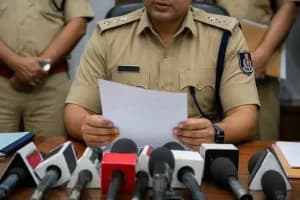 Mohan Bhagwat Convoy Stabbing News Police Clarification: मोहन भागवत के काफिले के पास चाकूबाजी की खबर गलत, पुलिस ने जारी किया स्पष्टीकरण