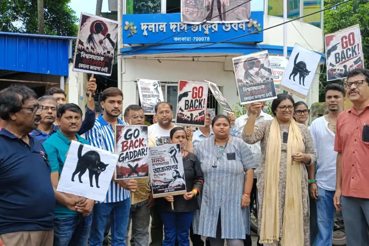 Kolkata News: सायनी घोष के सांसद कार्यालय पर लगा ताला, तृणमूल कार्यालय में जनसंपर्क को लेकर विरोध