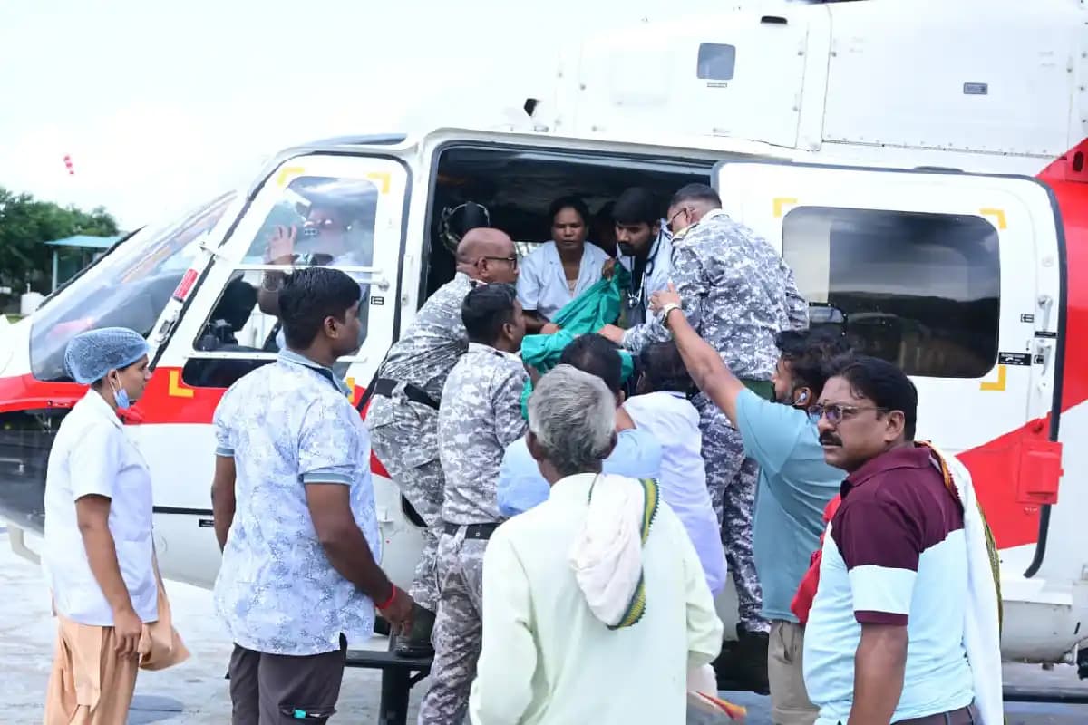 गडचिरोली में आश्रम शाला की छात्राओं को सर्प ने काटा, तीन की मौत, चौथी छात्रा गंभीर हालत में हेलीकॉप्टर से नागपुर भेजी गई