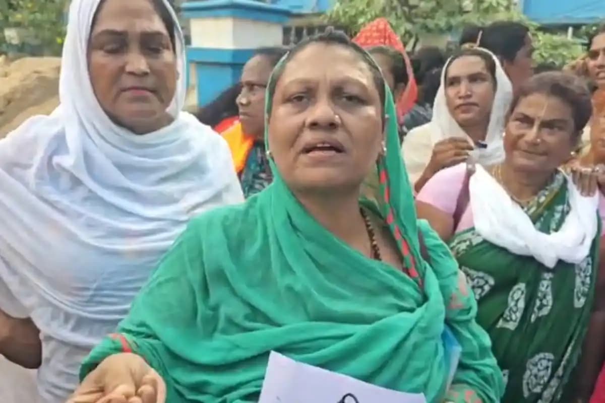 दक्षिण 24 परगना में किन्नर समूहों के बीच विवाद, थाने के सामने प्रदर्शन कर कार्रवाई की मांग