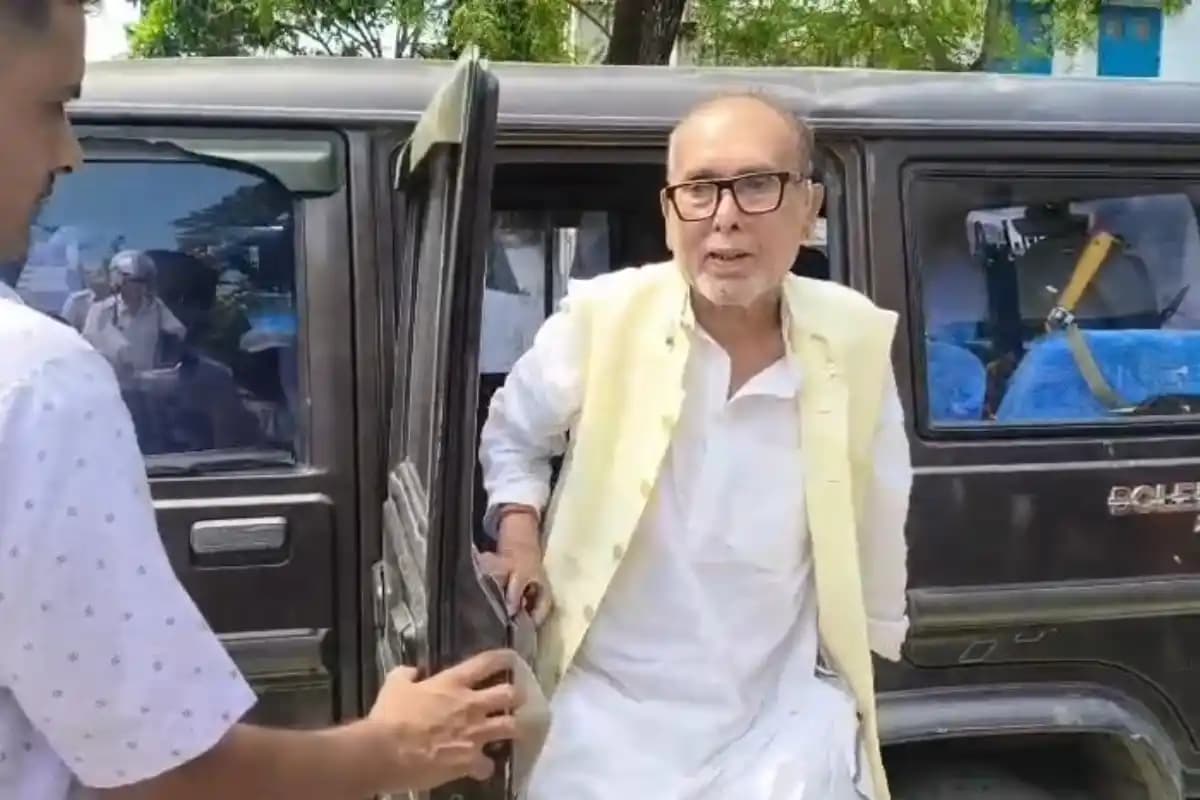 Malda News: समवाय समिति की जमीन बिक्री का आरोप, विधायक समर मुखोपाध्याय को थाने बुलाकर पूछताछ