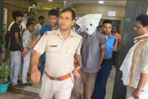 Durgapur minor students blood donation scam kingshuk mukherjee arrest: दुर्गापुर में नाबालिग छात्रों से पैसे का लालच देकर रक्तदान कराने का आरोप, मुख्य आरोपी किंशुक मुखर्जी गिरफ्तार
