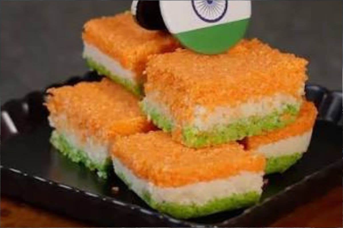 Tiranga Coconut Barfi: इस इंडिपेंडेंस डे बच्चों और मेहमानों के लिए बनाएं तिरंगे वाली खास मिठाई