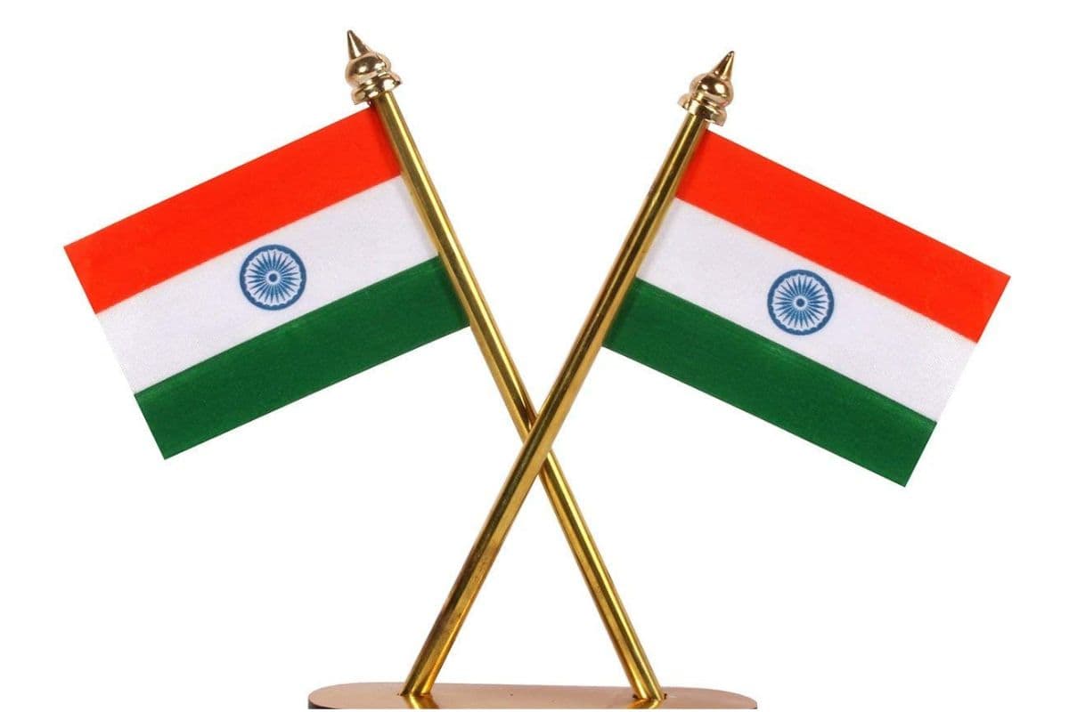 Kolkata Independence Day News: तिरंगे के रंग में सजी कोलकाता की सड़कें, स्वतंत्रता दिवस पर चारों तरफ जश्न