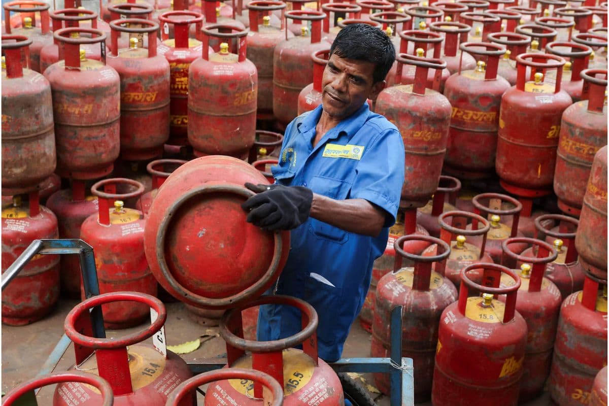 LPG Safety Song: महाराष्ट्र के सभी 36 जिलों में एलपीजी वितरण वाहनों पर बजेगा सुरक्षा गीत