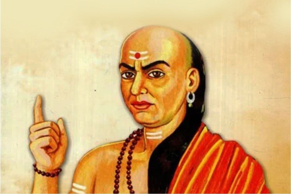 Chanakya Niti: लोग आपसे जलते हैं तो आचार्य चाणक्य के ये नियम बदल देंगे आपका जीवन