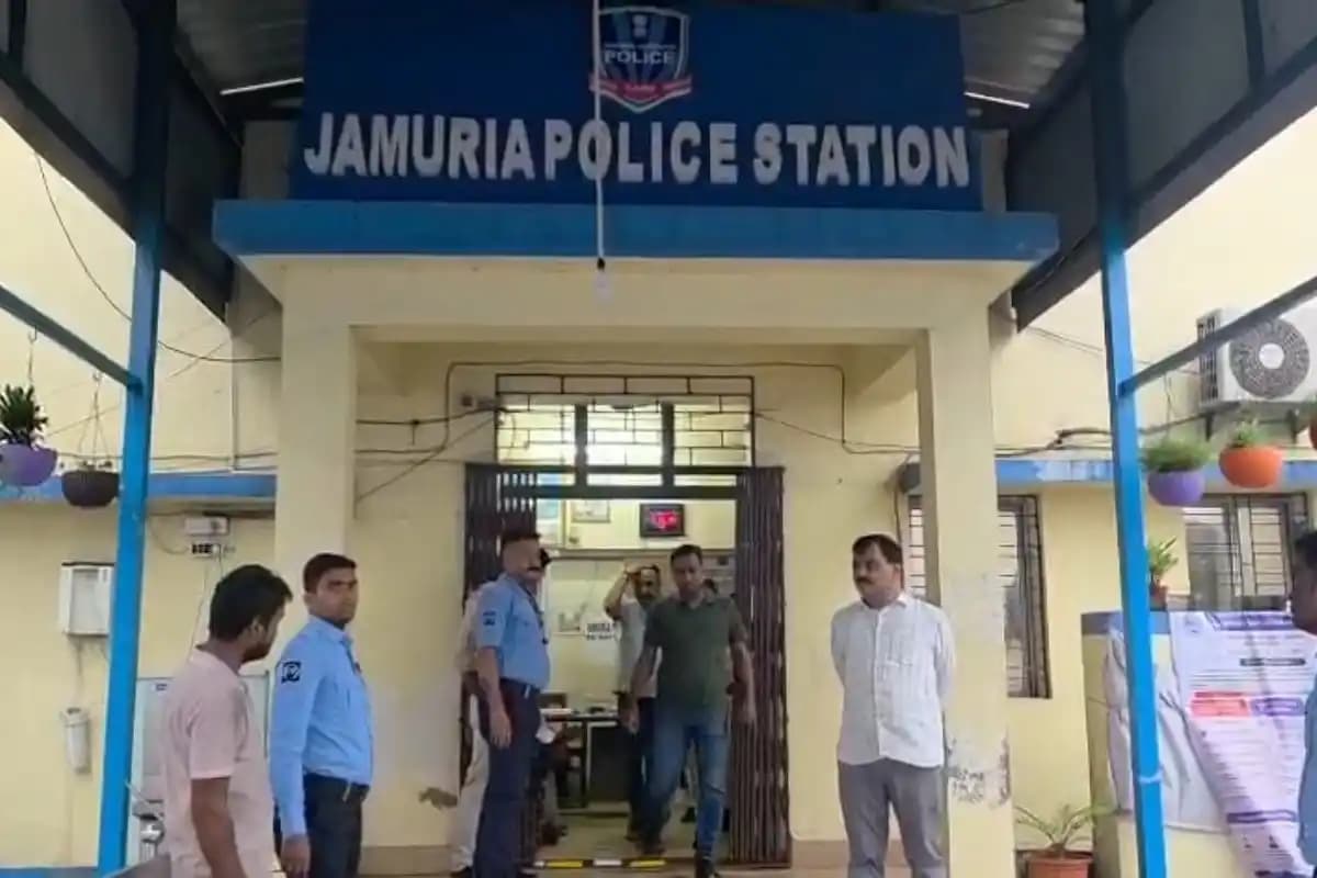 Paschim Bardhaman News: प्रेमपाल से पूछताछ के बाद जामुड़िया में अवैध हथियारों का बड़ा जखीरा बरामद, पिस्तौल-रिवॉल्वर और कारतूस मिले