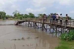 Howrah Kulia Bamboo Bridge Washed Away: मंदेश्वरी नदी में बहा कुलिया का बांस का पुल, हावड़ा के द्वीप क्षेत्र के करीब 50 हजार लोगों की बढ़ी परेशानी