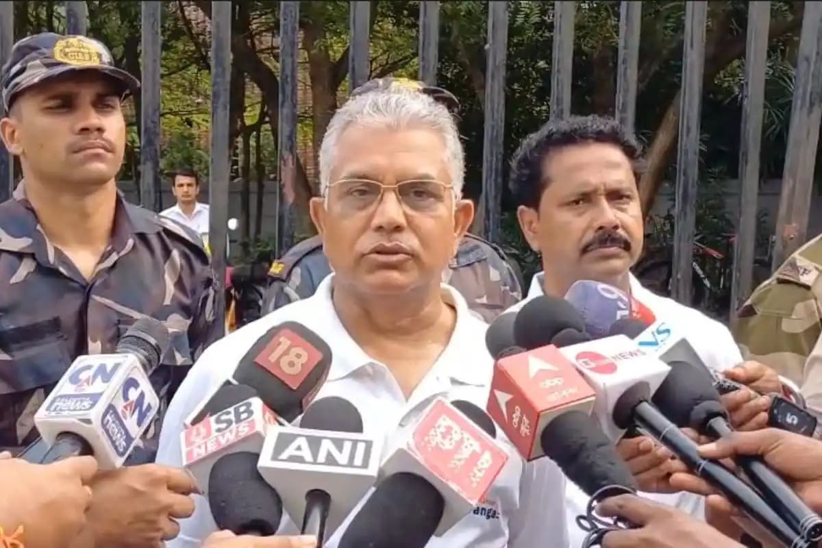 कोलकाता के जादवपुर विश्वविद्यालय में छात्र संघर्ष से तनाव, अमित शाह के बंगाल दौरे और राहुल गांधी के बयान से गरमाई राजनीति