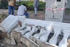 Kolkata Fort William Wall Damage: कोलकाता में फोर्ट विलियम के मुख्य द्वार के सामने सड़क की सफेद दीवार टूटी, सीसीटीवी देख रही पुलिस