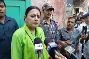 Marquis Street Hotel Inspection Agnimitra Paul: कोलकाता के मार्कुइस स्ट्रीट में होटलों का निरीक्षण, अग्निमित्रा पाल ने छह होटल बंद करने का दिया निर्देश