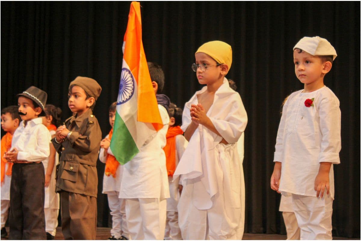 BRA Mundle School Nagpur: देशभक्ति गीतों से गूंजा बी.आर.ए. मुंडले स्कूल परिसर