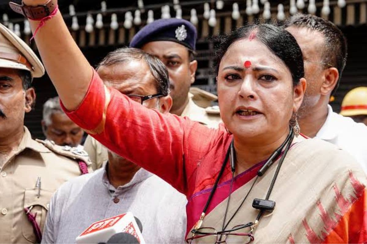 Agnimitra Paul: अग्निमित्रा पाल के नाम पर पैसे ऐंठने का आरोप, महिलाओं ने किया सड़क जाम