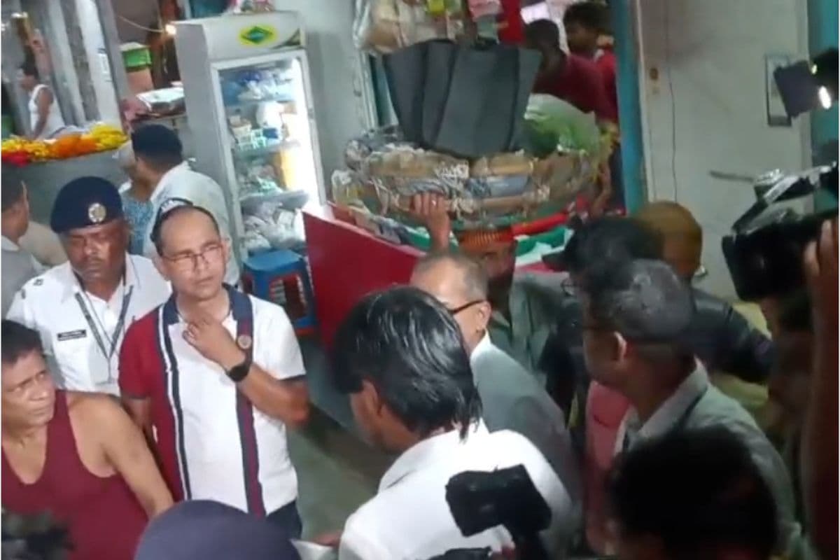 Kolkata News: बंगाल में बेकाबू महंगाई के खिलाफ प्रशासन सख्त, बाजारों में ईबी की छापेमारी