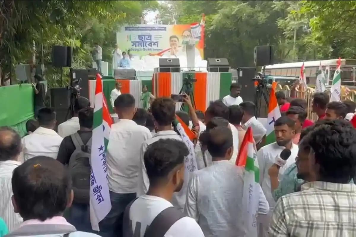 Kolkata News: बिड़ला तारामंडल के पास तृणमूल छात्र परिषद की सभा, जुटने लगे छात्र और युवा समर्थक