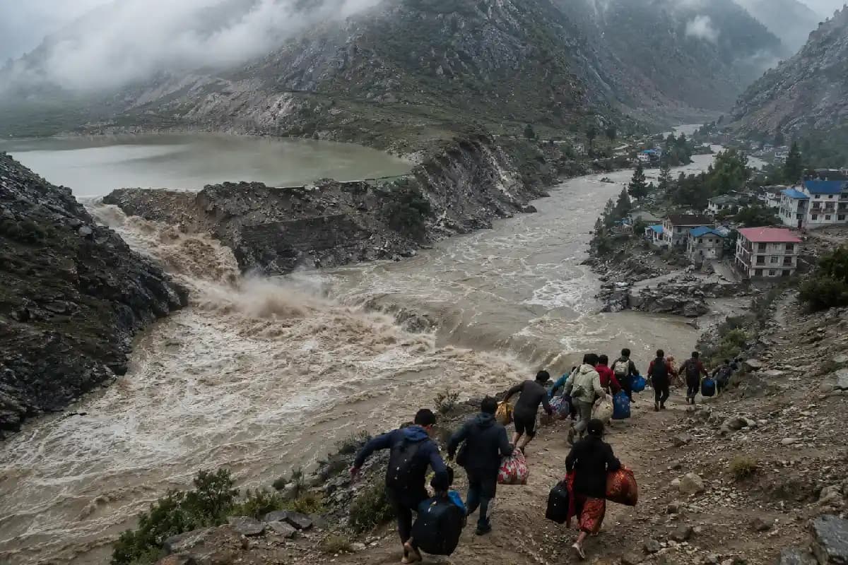 Nepal China Border Lake Overflow: नेपाल-चीन सीमा पर प्राकृतिक झील का पानी ओवरफ्लो, बाढ़ प्रभावित इलाकों में फिर दहशत