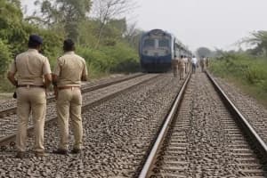 Hingoli police sub-inspector death train accident: हिंगोली में रेलगाड़ी की टक्कर से पुलिस उपनिरीक्षक की मौत, आत्महत्या की आशंका