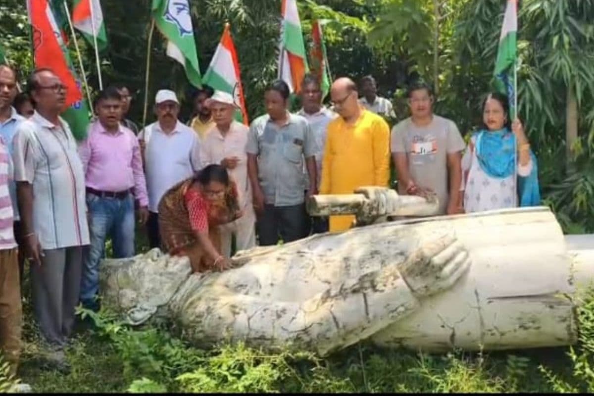 Durgapur News: दुर्गापुर में नेहरू की मूर्ति जंगल में फेंके जाने पर बवाल, कांग्रेस ने दी चेतावनी