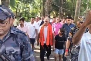 Dilip Ghosh: रघुनाथगंज दौरे पर पहुंचे पंचायत मंत्री दिलीप घोष ने मॉर्निंग वॉक के दौरान आवास योजना और भ्रष्टाचार पर दी कड़ी चेतावनी। जानें पूरी खबर।