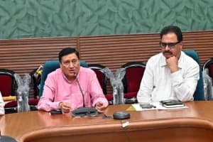 Nagpur District Information Officer Vinod Rapatwar retirement: नागपुर में जिला सूचना अधिकारी विनोद रापतवार सेवानिवृत्त, सरकारी योजनाओं को लोगों तक पहुंचाने में नवमाध्यमों के उपयोग की सराहना