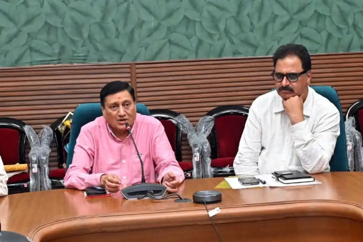 नागपुर में जिला सूचना अधिकारी विनोद रापतवार सेवानिवृत्त, सरकारी योजनाओं को लोगों तक पहुंचाने में नवमाध्यमों के उपयोग की सराहना