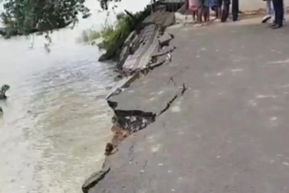 हावड़ा के श्यामपुर में भागीरथी के तेज बहाव से नदी में समाया पार्क, बांध का करीब 300 फुट हिस्सा ढहा