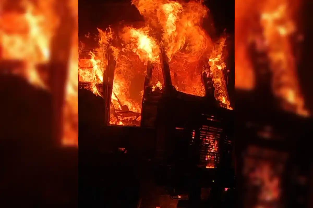 Nagpur News: सावनेर में भगेमाहिरी टोल नाके के पास ट्रक की केबिन में खाना बनाते समय लगी आग