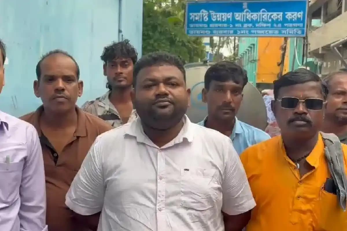 दक्षिण 24 परगना के डायमंड हार्बर में फिर बढ़ी राजनीतिक हलचल, तृणमूल नेताओं के खिलाफ लगे पोस्टर