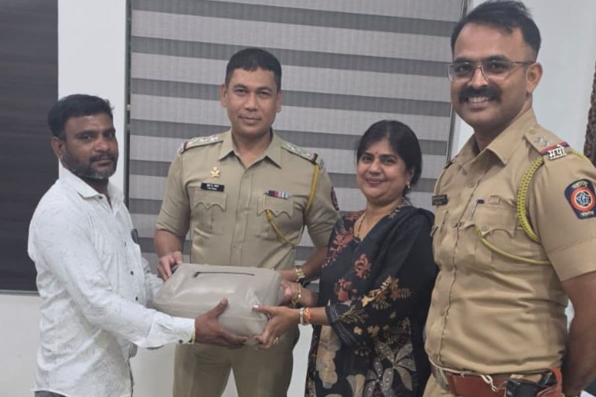 लाखों का खजाना छोड़ ऑटो वाले ने जीत लिया सबका दिल