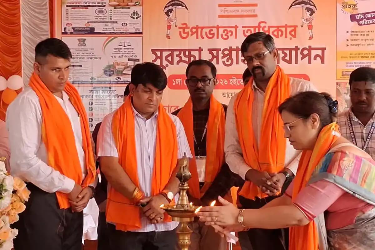 मुर्शिदाबाद के बहरमपुर में उपभोक्ता अधिकार सुरक्षा सप्ताह का आयोजन, मंत्री गौरी शंकर घोष ने जलाया दीप