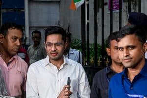 Abhishek Banerjee: अग्नि सुरक्षा नियमों की अनदेखी और एक्सपायरी सर्टिफिकेट पर टीएमसी सांसद अभिषेक बनर्जी के कैमक स्ट्रीट ऑफिस को प्रशासन का नोटिस। 48 घंटे में मांगा गया जवाब।