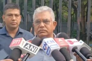 Dilip Ghosh Reaction Kolkata Eco Park: कोलकाता के इको पार्क में दिलीप घोष से कई मुद्दों पर सवाल, बिहार से बंगाल की राजनीति और शिक्षा तक मांगी गई प्रतिक्रिया