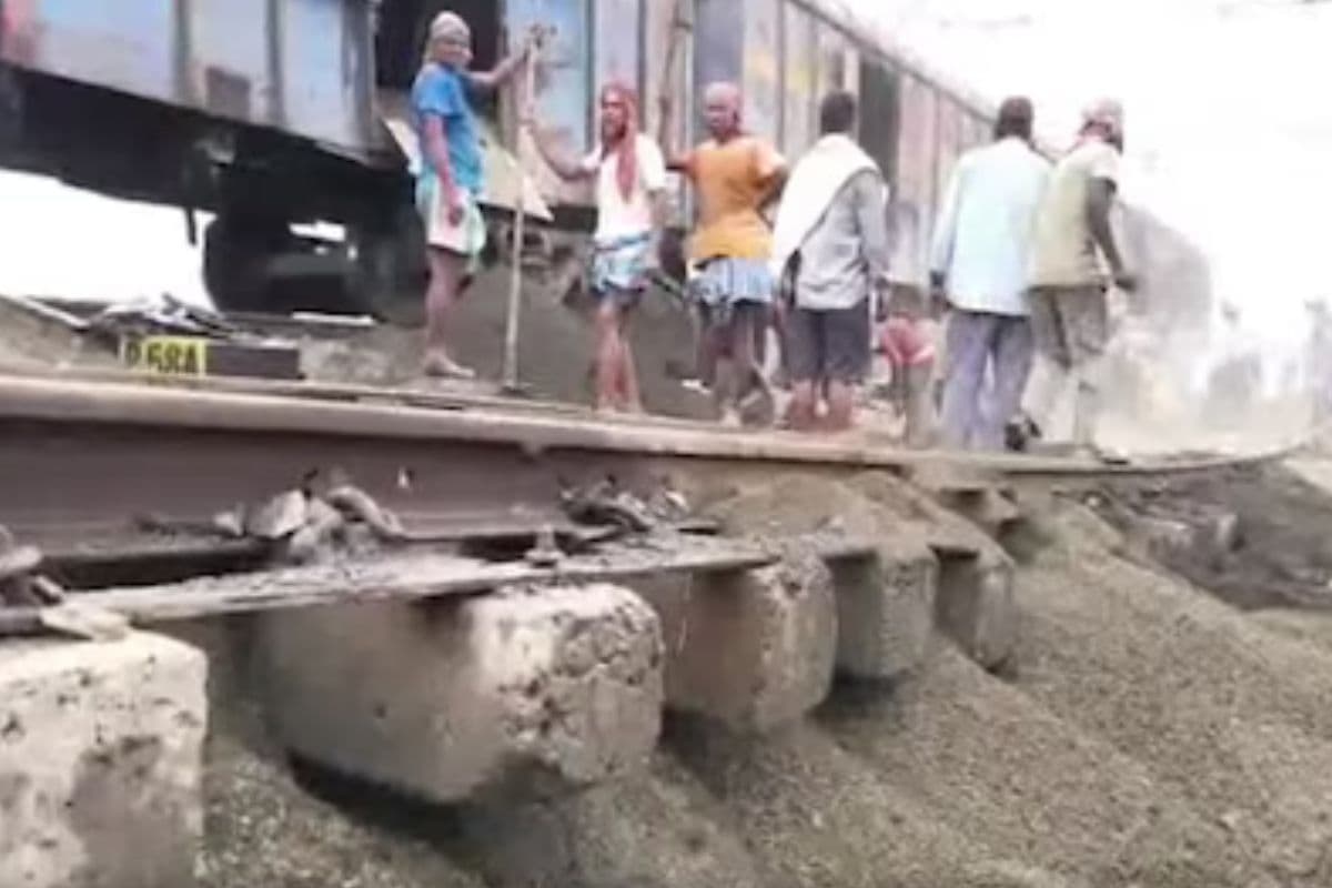 फरक्का रेल ट्रैक क्षतिग्रस्त, उत्तर बंगाल जाने वाली कई ट्रेनें रद्द और डायवर्ट