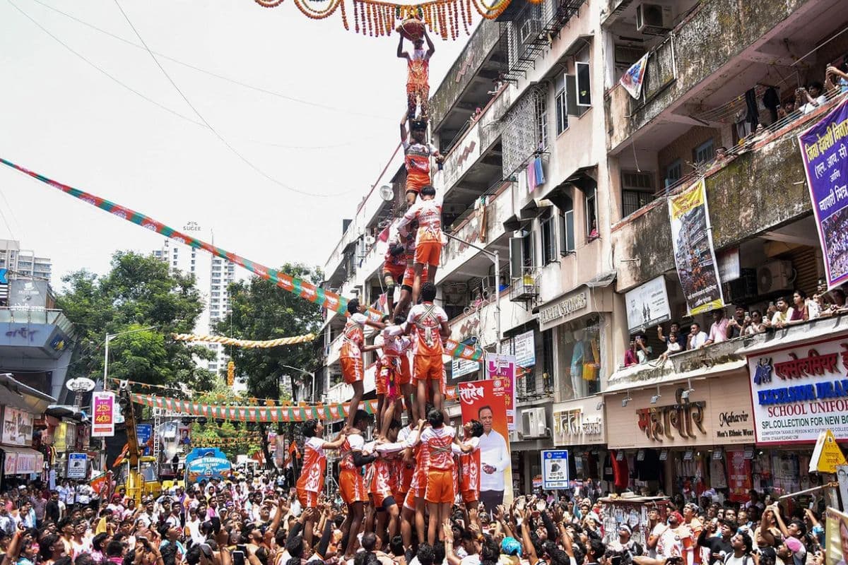 मुंबई में दही हांडी का जश्न मातम में बदला, खंभा गिरने से 7 साल के बच्चे की मौत, 32 घायल