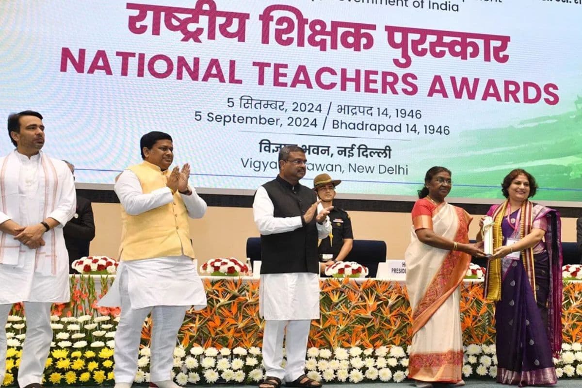 राष्ट्रपति ने देश के 82 उत्कृष्ट शिक्षकों को किया सम्मानित, महाराष्ट्र के 9 शिक्षक शामिल