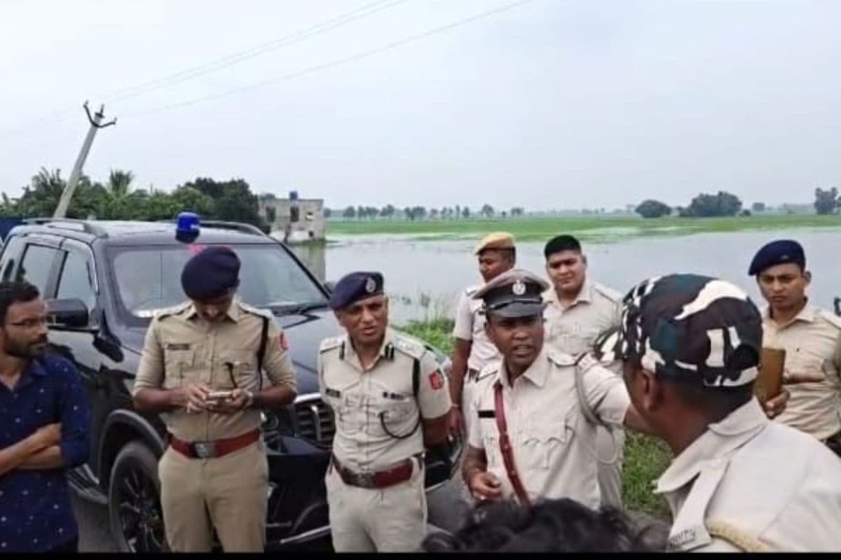 मुर्शिदाबाद में कुए नदी के उफान से बाढ़, एसपी ने किया प्रभावित इलाके का दौरा