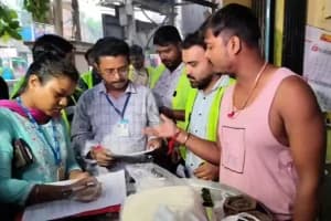 Kolkata Municipal Corporation paneer market raid Bowbazar: बउबाजार की पनीर पट्टी में कोलकाता नगर निगम की कार्रवाई, खराब खोया और छेना केक नष्ट