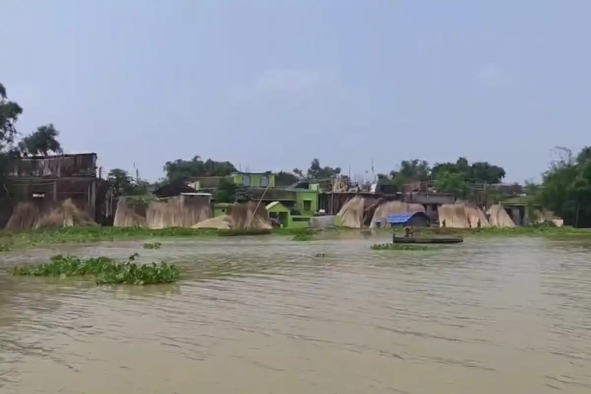 मालदा के भूतनी में बाढ़ का कहर, डूबने से किसान द्विजेन मंडल की मौत