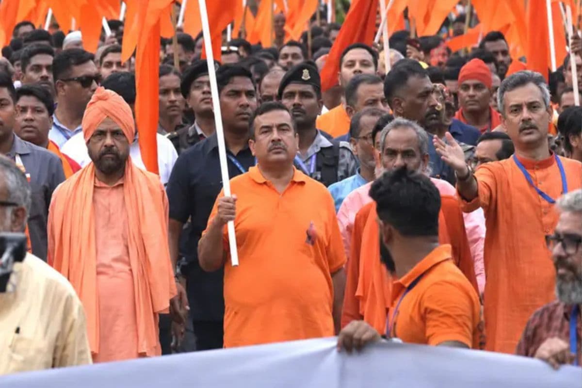 कश्मीर आजादी के नारों पर भड़के सीएम, जादवपुर यूनिवर्सिटी के पास निकाली गेरुआ सम्मान यात्रा