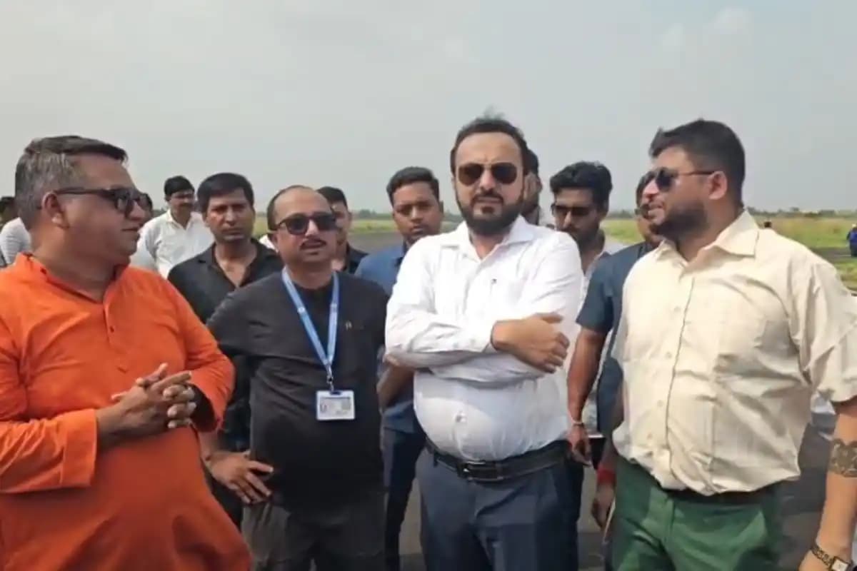 दक्षिण 24 परगना समाचार: बेहाला एयरपोर्ट का निरीक्षण, बुनियादी सुविधाओं और विमान सेवा बढ़ाने पर मंत्री इंद्रनील खां ने की चर्चा