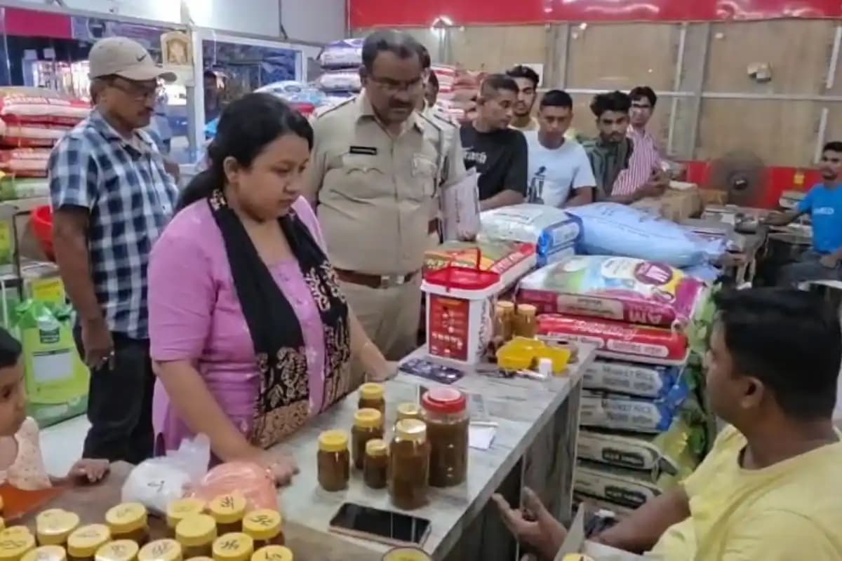 उत्तर 24 परगना समाचार: बसिरहाट में खाद्य सुरक्षा विभाग की रेस्टोरेंटों पर जांच, खराब खाद्य सामग्री और गंदगी पर चेतावनी