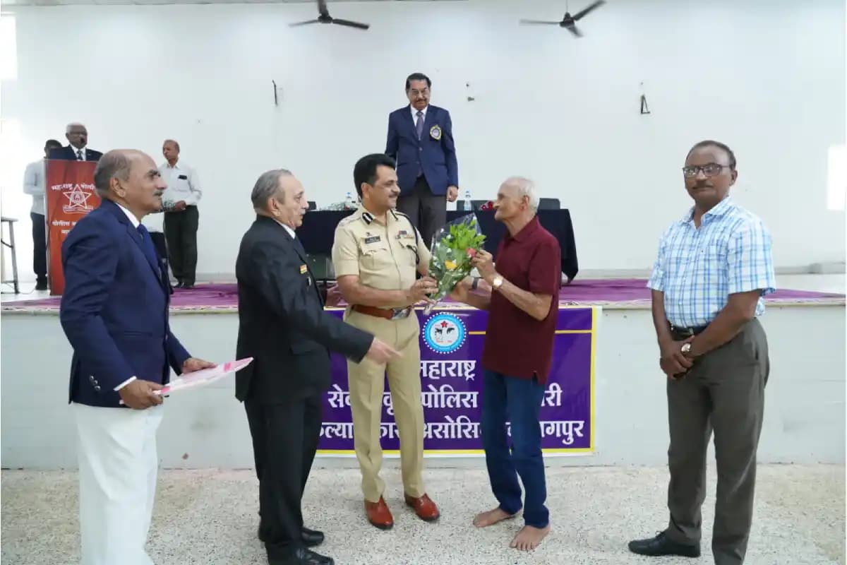 नागपुर में सेवानिवृत्त पुलिस अधिकारियों की सभा, स्वास्थ्य और आर्थिक नियोजन पर मिला मार्गदर्शन