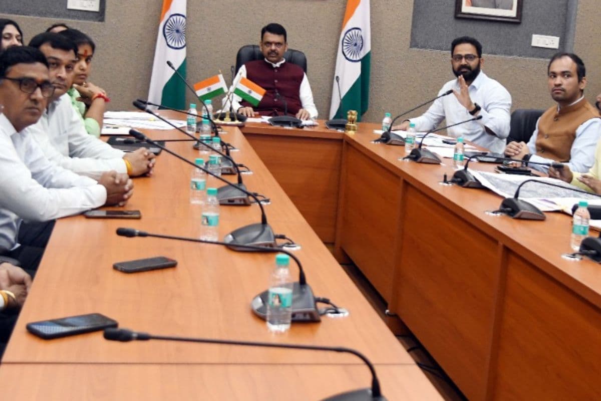 नागपुर में अमृत-2 योजना की समीक्षा, मार्च 2027 तक काम पूरा करने का फडणवीस का निर्देश
