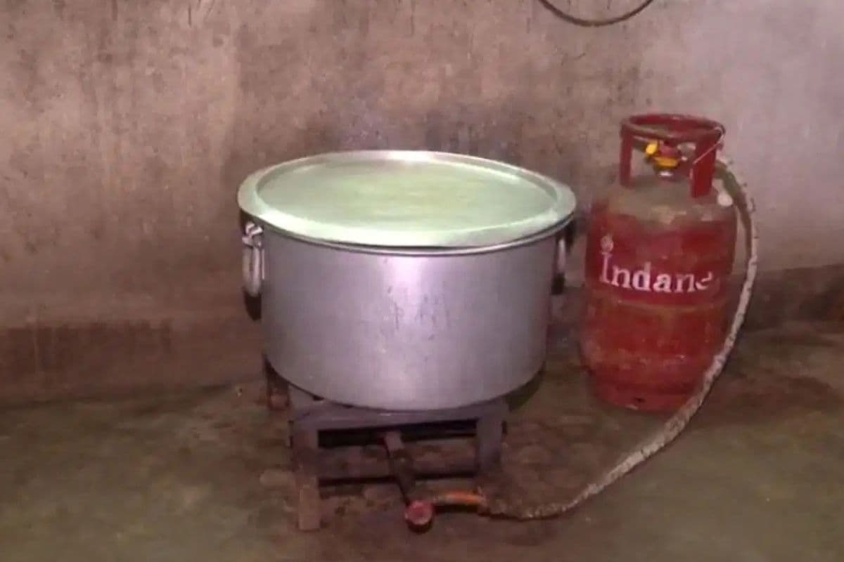 गारिया के स्कूल में तीन दिन से मिड-डे मील बंद, फंड नहीं मिलने से बढ़ा दुकानदारों का बकाया