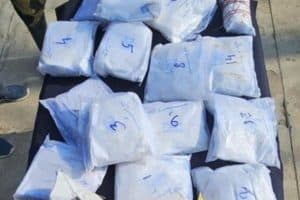 Murshidabad Farakka heroin seizure: दुर्गा पूजा से पहले मुर्शिदाबाद के फरक्का में बड़ी कार्रवाई करते हुए पुलिस ने ढाई करोड़ रुपये की हेरोइन तस्करी की कोशिश नाकाम की। मामले में चार तस्करों को गिरफ्तार किया गया।
