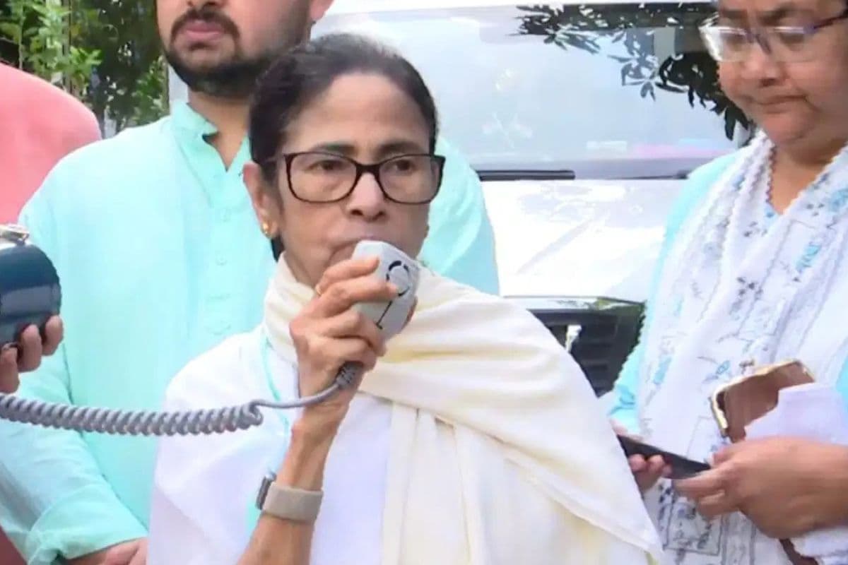 कुणाल घोष की गाड़ी पर हमले के बाद भड़कीं ममता, पुलिस और बीजेपी पर उठाए सवाल