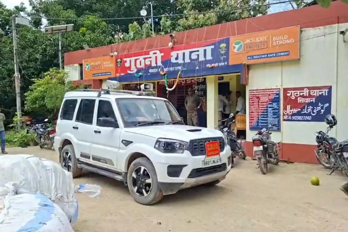 सीवान के गुठनी में आटा और कंबल के बीच छिपाई 13.50 लाख रुपये की शराब बरामद