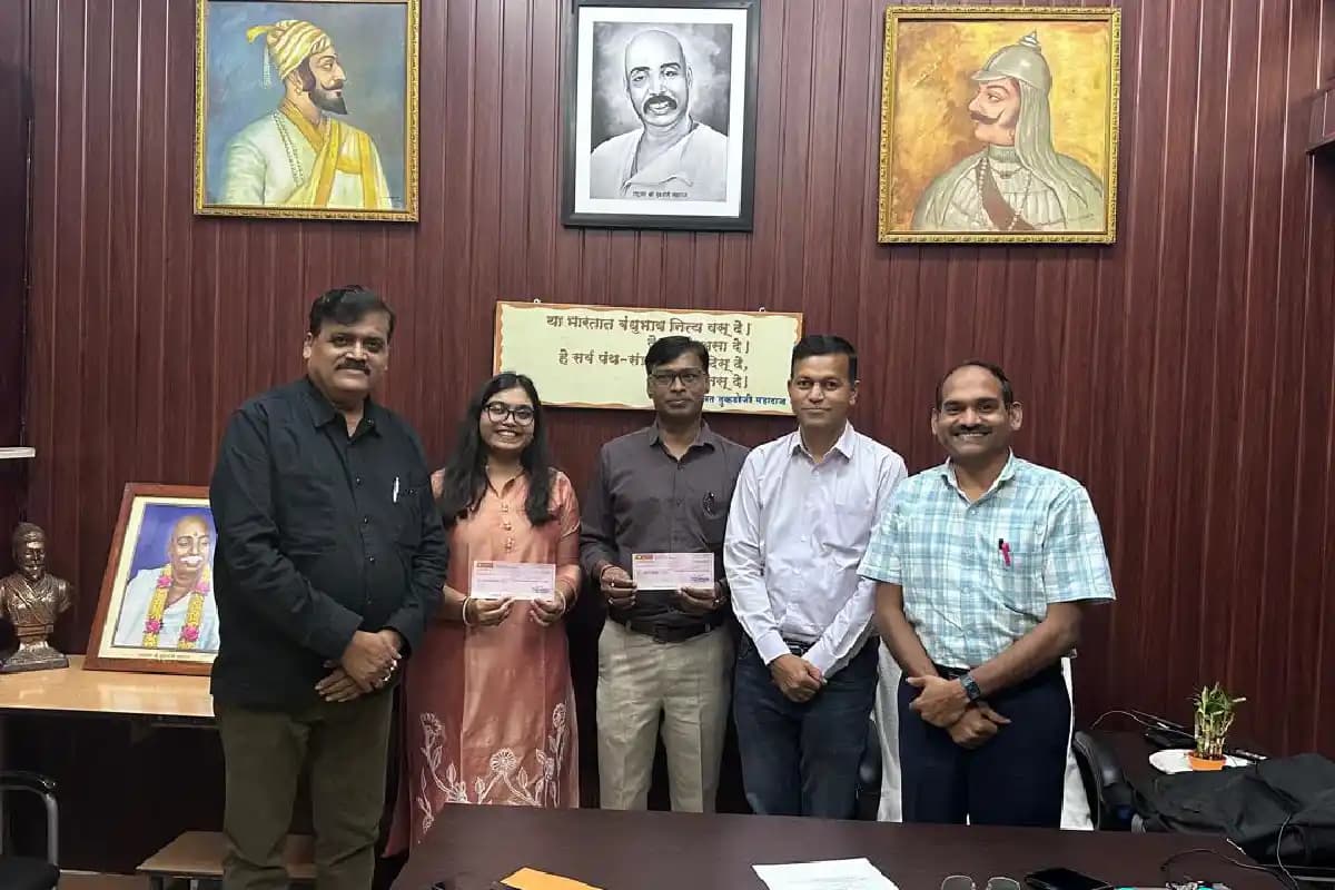 नागपुर विश्वविद्यालय के अविष्कार प्रतियोगिता विजेताओं को पुरस्कार राशि के चेक वितरित