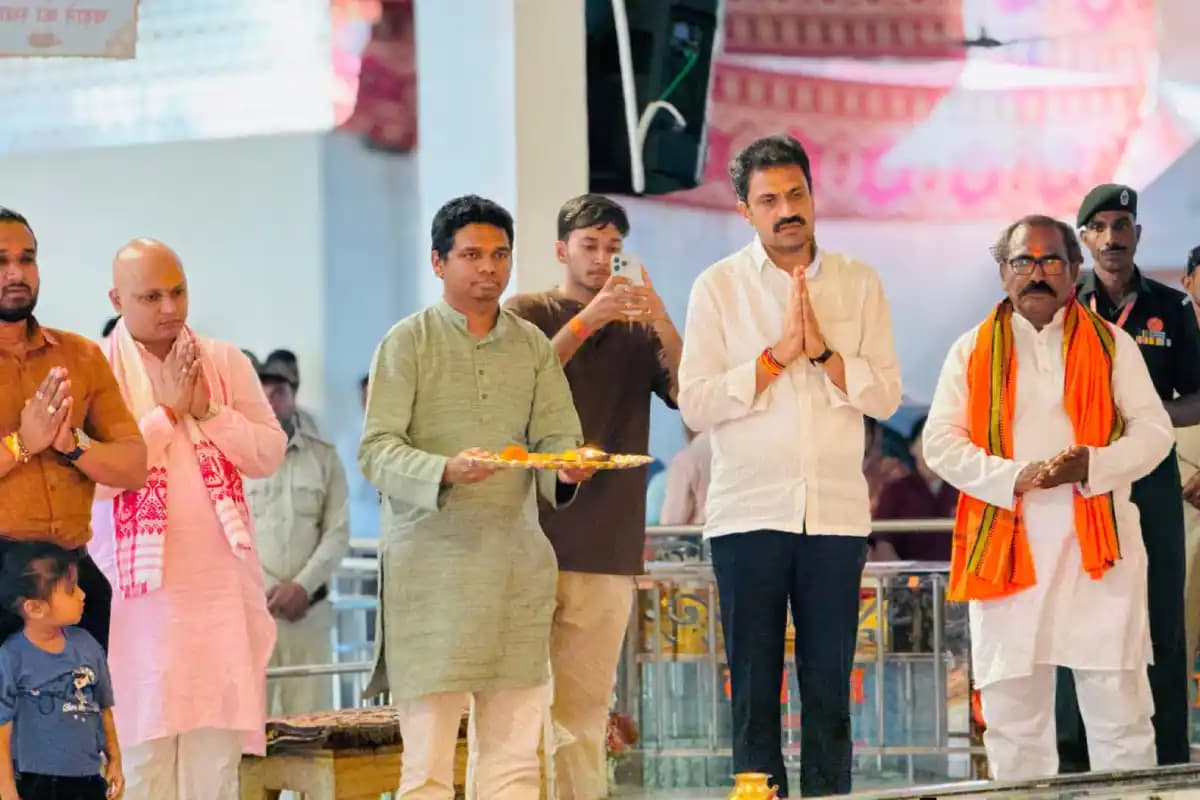 मध्य प्रदेश समाचार: जामसांवली धाम में फिल्म ‘श्री हनुमान अंश’ के संगीतकार धीरेन्द्र मुलकलवार ने सहपरिवार किए दर्शन